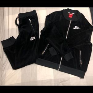 Women Nike Velour Sweatsuit